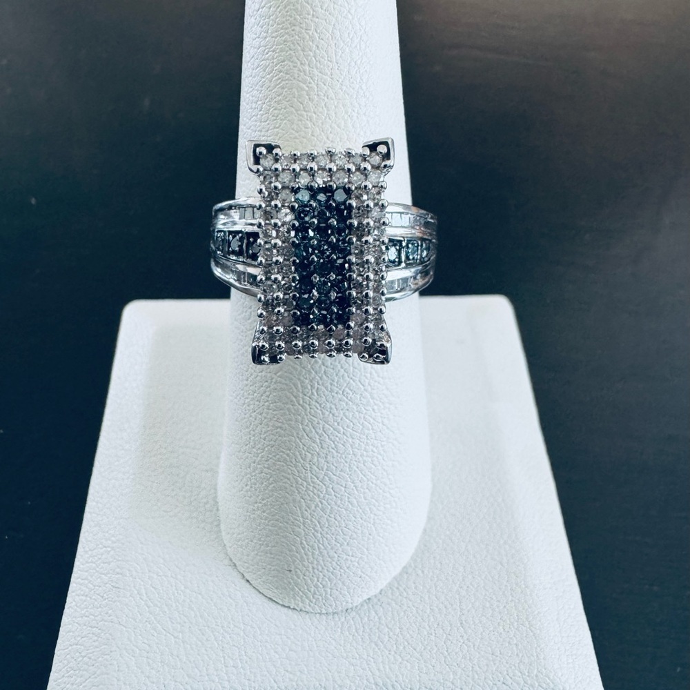 10K White Gold Elegant Cluster Diamond Ring size 7 statement cocktail rectangle